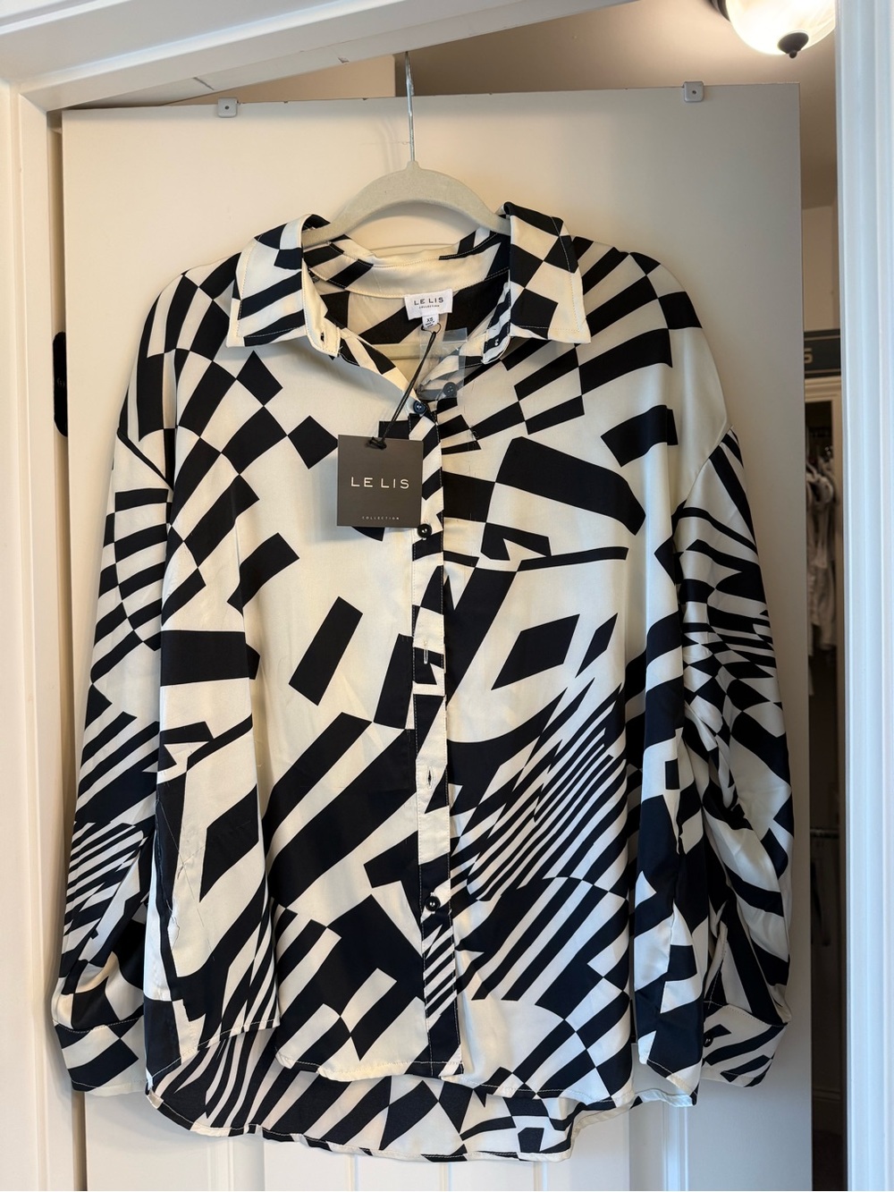 LELIS Black & White Oversized Geometric Button-Up Blouse